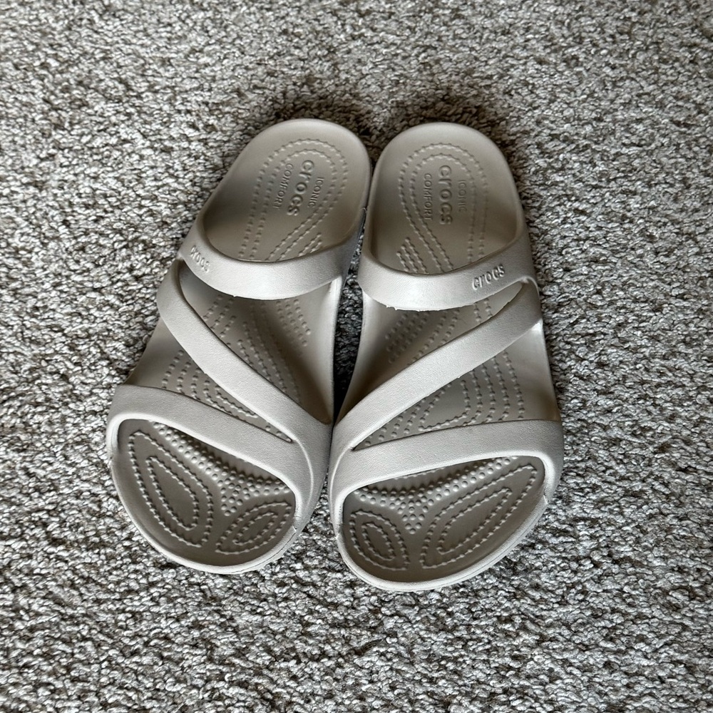 Woman’s CROCS Light Gray Sandals